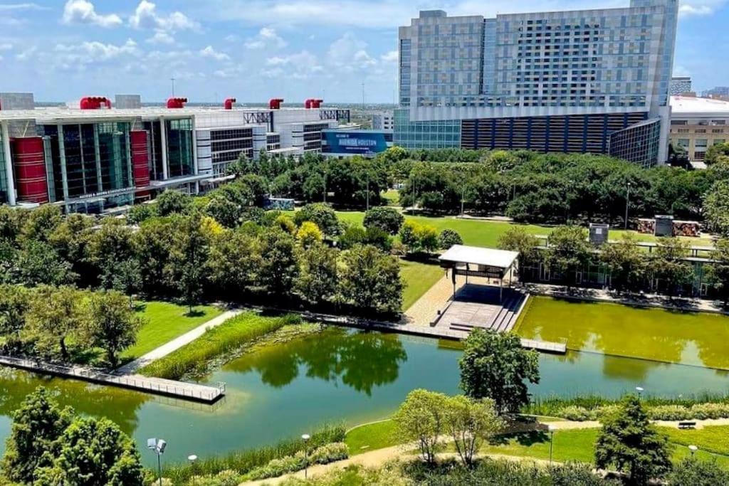 Sodo City Gem: Rooftop Skyline Pool Parking Wi-Fi Houston Exterior photo